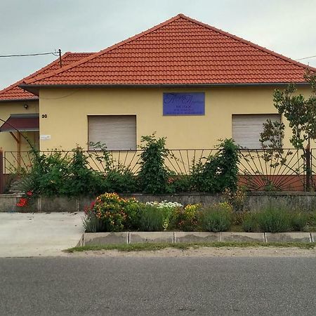 Abigel Apartman Морахалом Экстерьер фото
